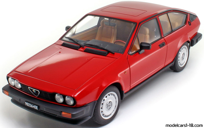 1980 - Alfa Romeo Alfetta GTV AutoArt 1/18 - Front left side