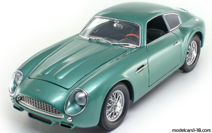 1961 - Aston Martin DB4 GT Zagato Road Signature 1/18 - Front left side