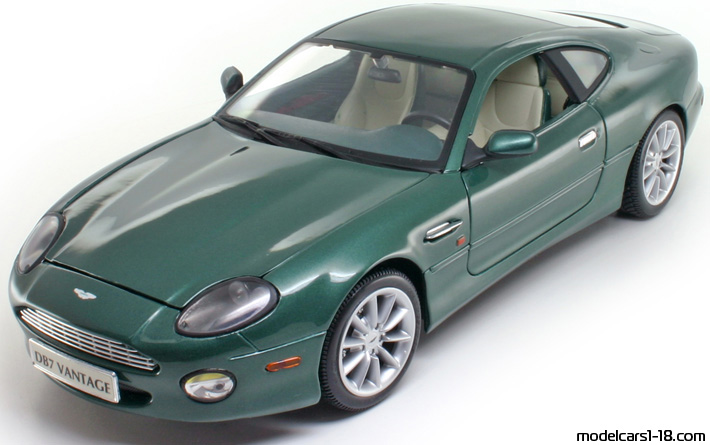 1999 - Aston Martin DB7 Vantage Maisto 1/18 - Front left side