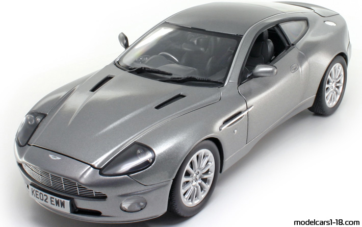 2002 - Aston Martin V12 Vanquish (James Bond) Beanstalk 1/18 - Front left side