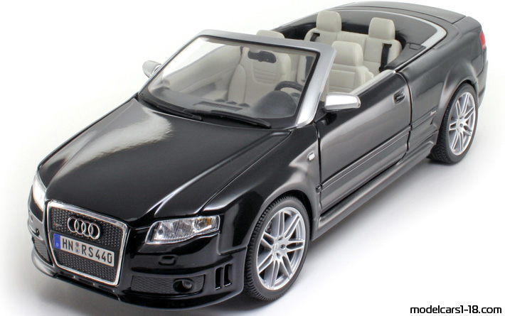 2007 - Audi RS4 Cabriolet (B7) Maisto 1/18 - Передняя левая сторона