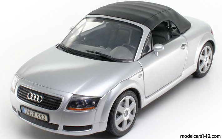 1998 - Audi TT Roadster (8N) Revell 1/18 - Предна лява страна