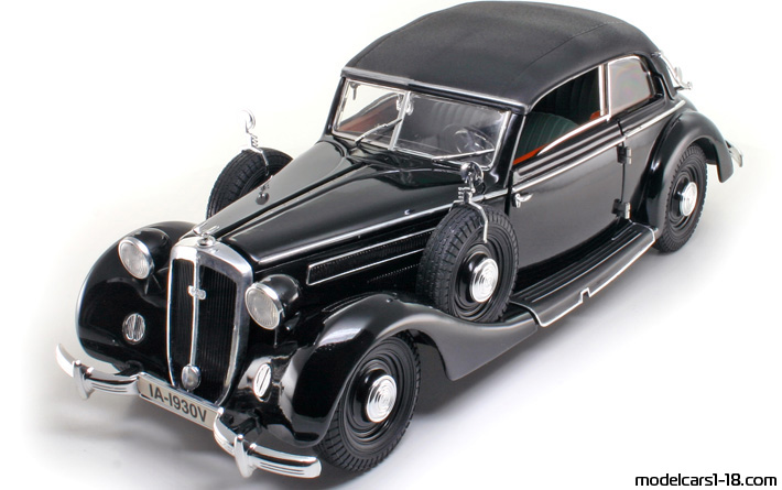 1939 - Auto Union Horch 930V Ricko 1/18 - Передняя левая сторона