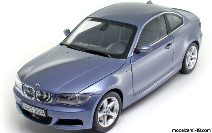 2009 - BMW 135i (E82) Kyosho 1/18 - Front left side