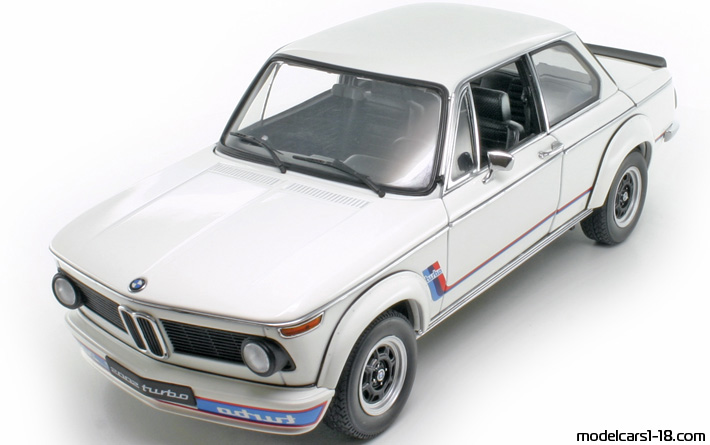 1973 - BMW 2002 Turbo AutoArt 1/18 - Front left side
