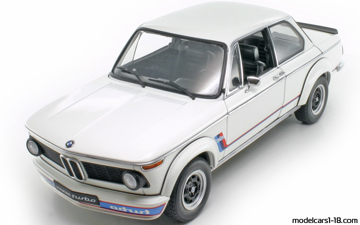 1973 - BMW 2002 Turbo AutoArt 1/18 - Передняя левая сторона