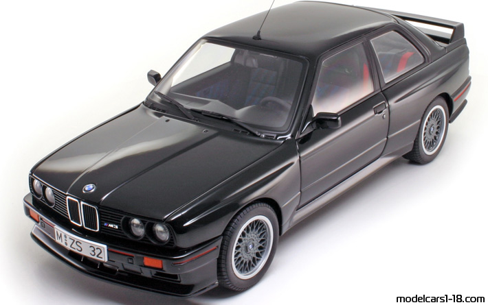 1989 - BMW M3 (E30) AutoArt 1/18 - Front left side