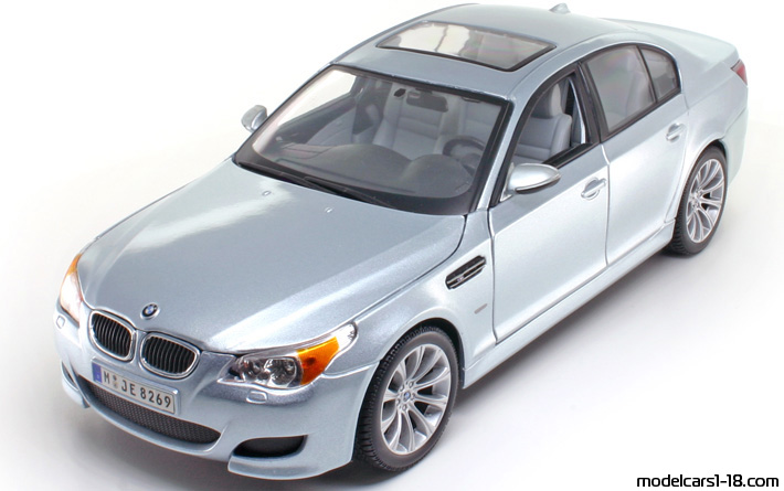 2007 - BMW M5 (E60) Maisto 1/18 - Предна лява страна