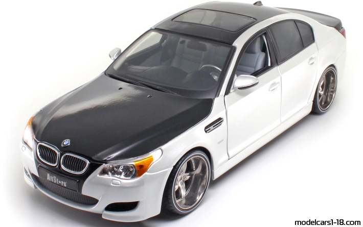 2007 - BMW M5 (E60) Maisto 1/18 - Предна лява страна