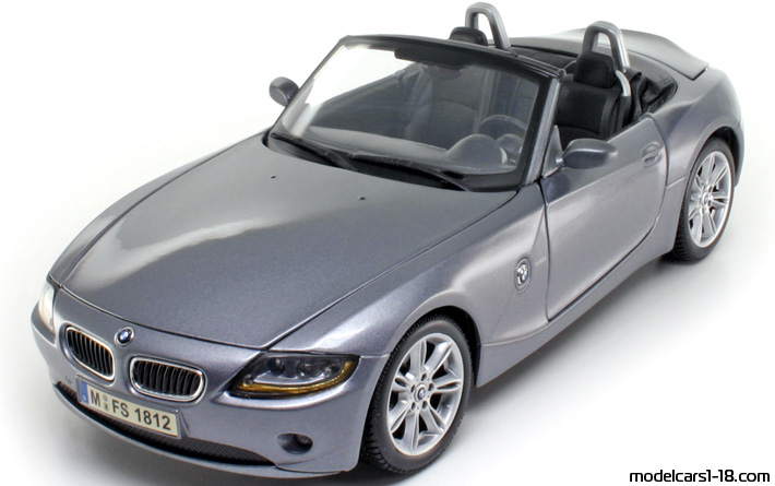 2002 - BMW Z4 (E85) Maisto 1/18 - Предна лява страна
