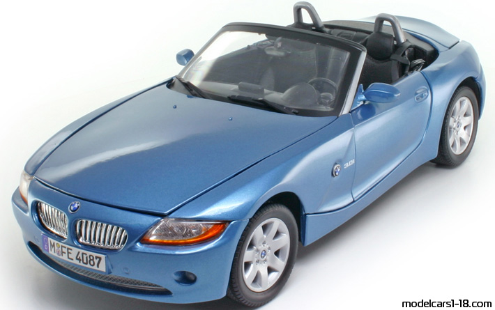 2002 - BMW Z4 (E85) Motor Max 1/18 - Vorne linke Seite