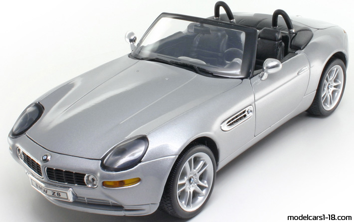 2000 - BMW Z8 (E52) Welly 1/18 - Front left side