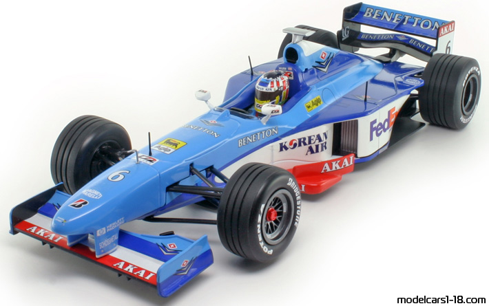 1998 - Benetton Playlife B198 Minichamps 1/18 - Предна лява страна