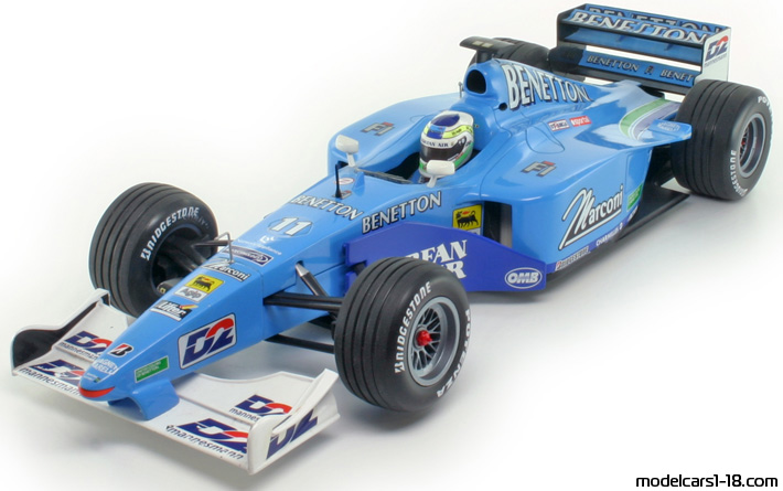 2000 - Benetton Playlife B200 Minichamps 1/18 - Vorne linke Seite