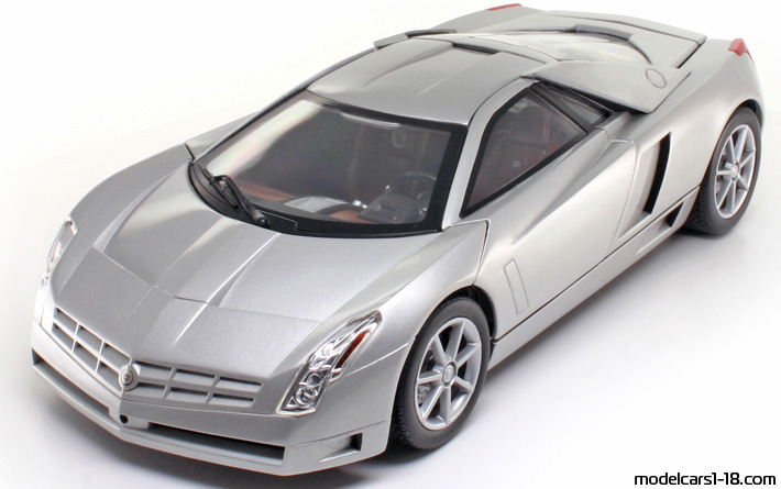 2002 - Cadillac Cien Concept Hot Wheels 1/18 - Предна лява страна