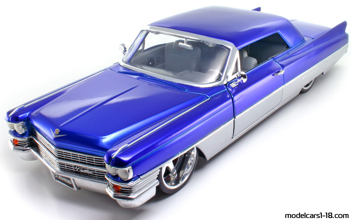 1963 - Cadillac Coupe DeVille Jada Toys 1/18 - Передняя левая сторона