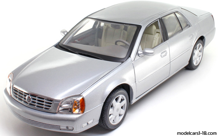 2000 - Cadillac DeVille Maisto 1/18 - Предна лява страна