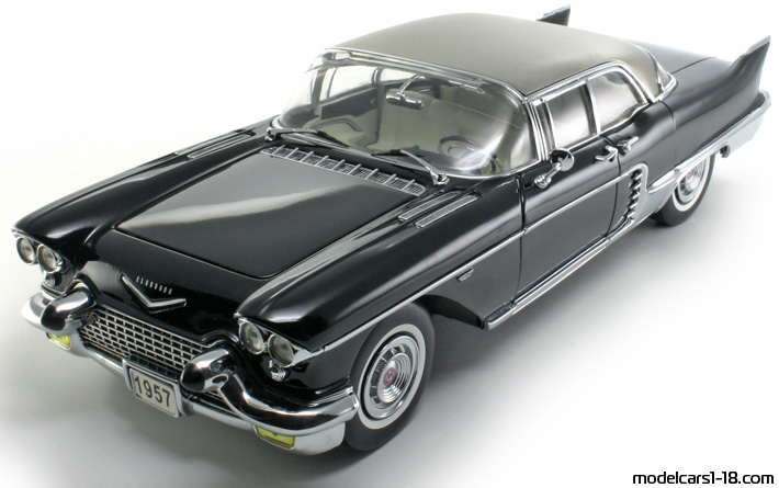 1958 - Cadillac Eldorado Brougham (62) Sun Star 1/18 - Передняя левая сторона