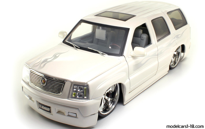 2001 - Cadillac Escalade Jada Toys 1/18 - Передняя левая сторона