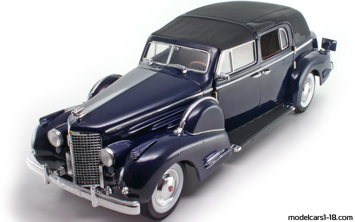 1938 - Cadillac V-16 Fleetwood (90) Signature Models 1/18 - Предна лява страна