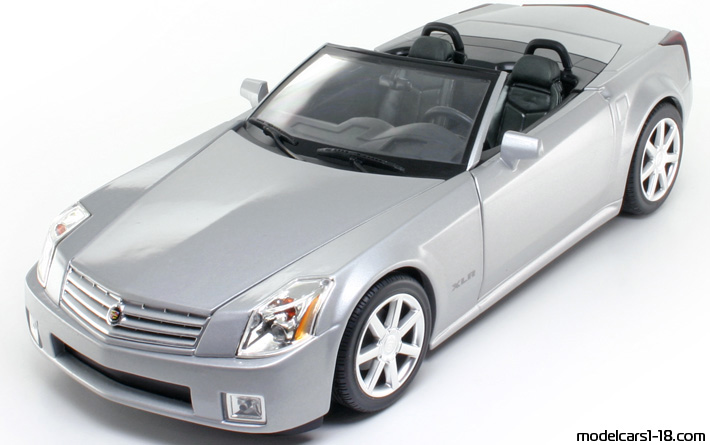 2003 - Cadillac XLR Hot Wheels 1/18 - Передняя левая сторона