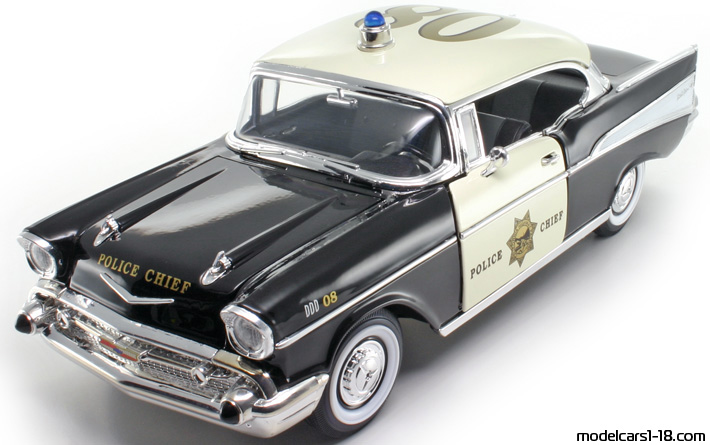 1957 - Chevrolet Bel Air Highway Patrol / Fire Dept Road Legends 1/18 - Предна лява страна