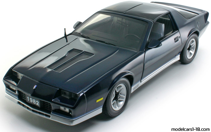 1982 - Chevrolet Camaro Z/28 Sun Star 1/18 - Vorne linke Seite