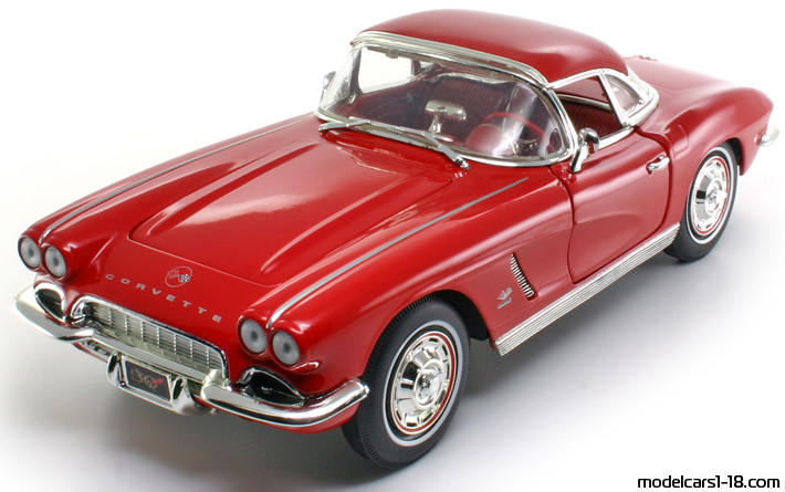 1962 - Chevrolet Corvette C1 ERTL 1/18 - Front left side