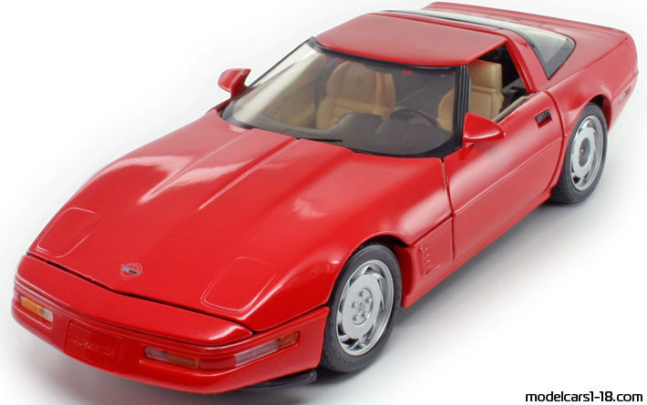 1996 - Chevrolet Corvette C4 Maisto 1/18 - Передняя левая сторона