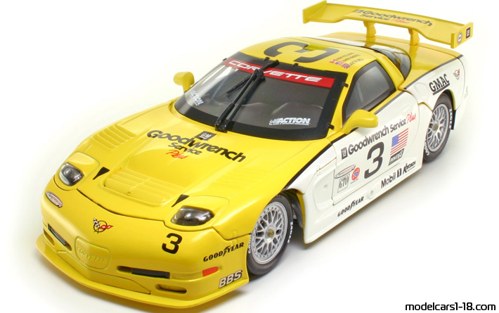 2000 - Chevrolet Corvette C5-R Action Performance Companies 1/18 - Front left side