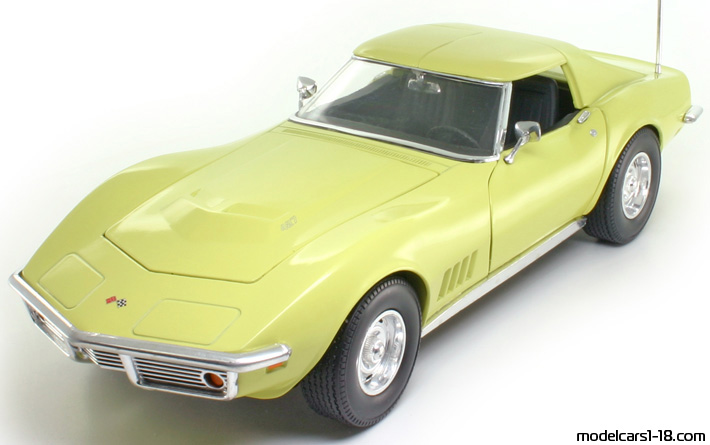 1968 - Chevrolet Corvette Stingray C3 ERTL 1/18 - Передняя левая сторона