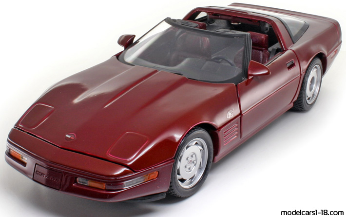 1992 - Chevrolet Corvette ZR-1 C4 Maisto 1/18 - Предна лява страна