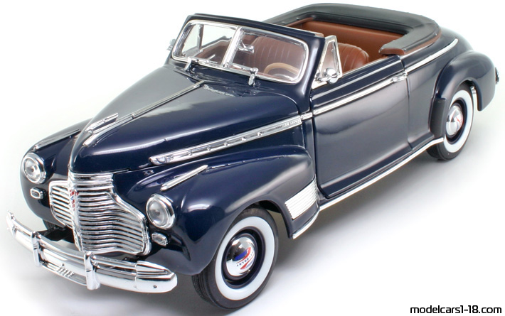 1941 - Chevrolet Deluxe Welly 1/18 - Front left side