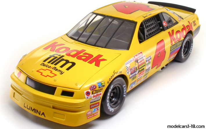 1992 - Chevrolet Lumina Nascar ERTL 1/18 - Front left side