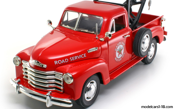 1953 - Chevrolet Pick Up Tow Truck Mira 1/18 - Передняя левая сторона