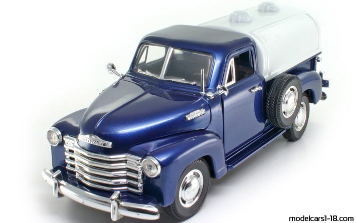 1953 - Chevrolet Pick Up Mira 1/18 - Предна лява страна