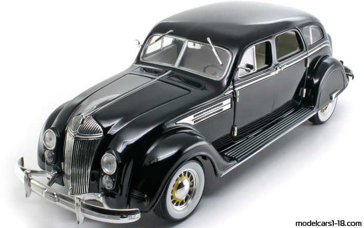 1934 - Chrysler Airflow Signature Models 1/18 - Предна лява страна
