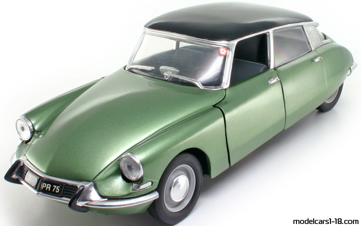 1963 - Citroen DS 19 Solido 1/18 - Front left side