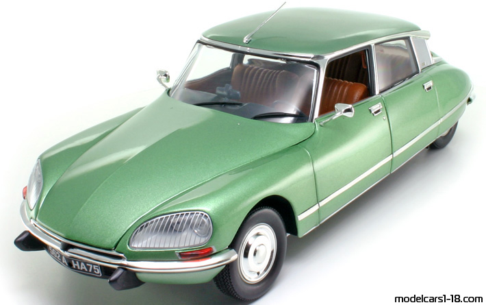 1972 - Citroen DS 23 Norev 1/18 - Передняя левая сторона