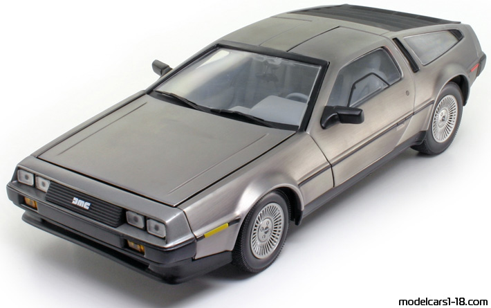 1981 - DeLorean DMC-12 Sun Star 1/18 - Передняя левая сторона