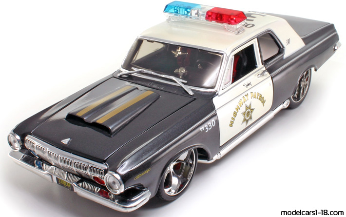 1963 - Dodge 330 Highway Patrol Maisto 1/18 - Предна лява страна