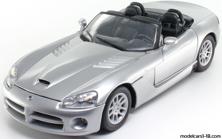 2003 - Dodge Viper SRT-10 Motor Max 1/18 - Front left side