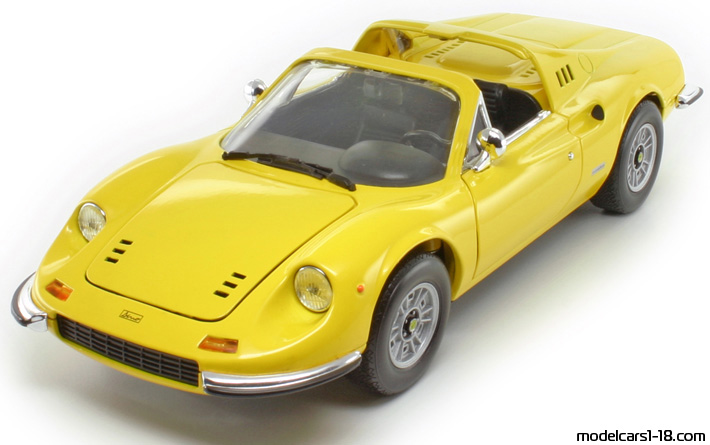1972 - Ferrari 246 GTS Dino Hot Wheels 1/18 - Передняя левая сторона