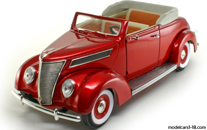 1937 - Ford Convertible Road Legends 1/18 - Передняя левая сторона