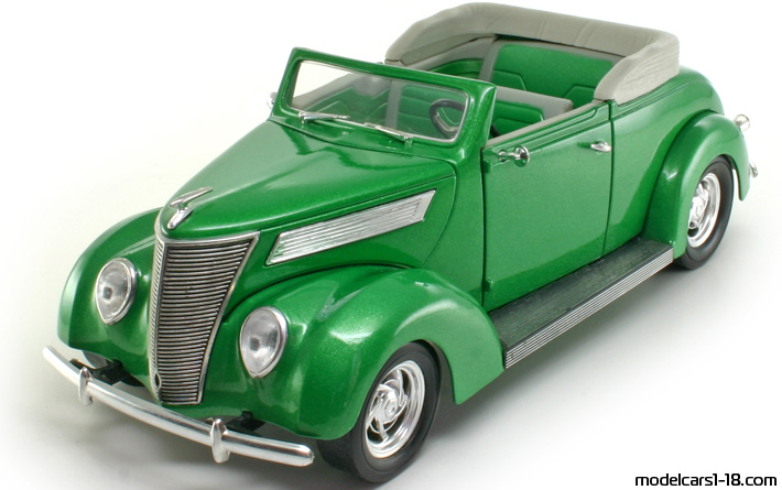 1937 - Ford Convertible Road Legends 1/18 - Предна лява страна