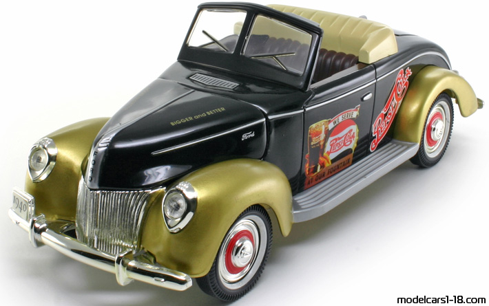 1940 - Ford Deluxe Golden Wheel Diecast 1/20 - Предна лява страна