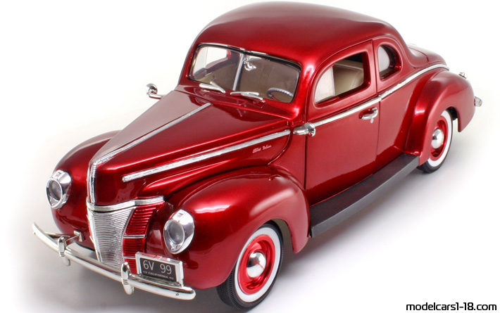 1940 - Ford Deluxe Motor Max 1/18 - Front left side