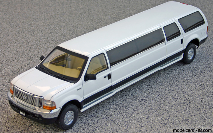 2004 - Ford Excursion Sun Star 1/18 - Передняя левая сторона