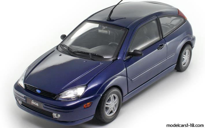 2002 - Ford Focus ZX3 Motor Max 1/18 - Front left side