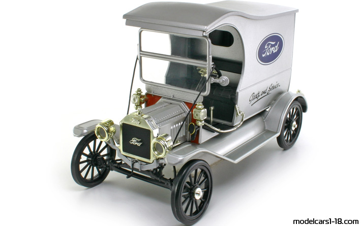 1913 - Ford Model T Delivery Universal Hobbies 1/18 - Предна лява страна